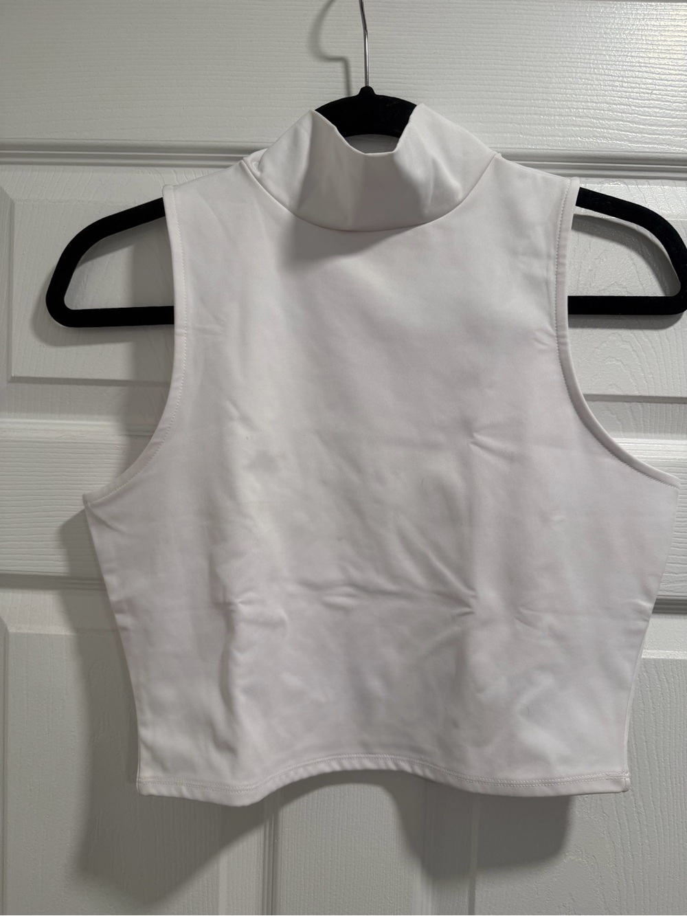 NEVER WORN Bar III White Sleeveless Mock Neck Crop